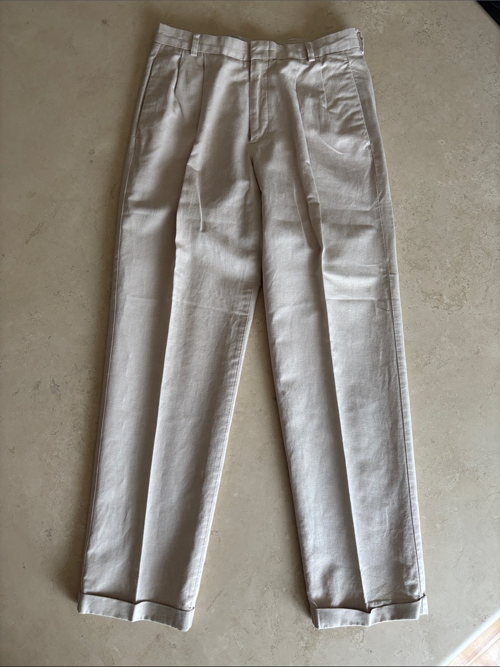 Dockers Men's Pleated Chinos in Light Tan. 32W x 32L